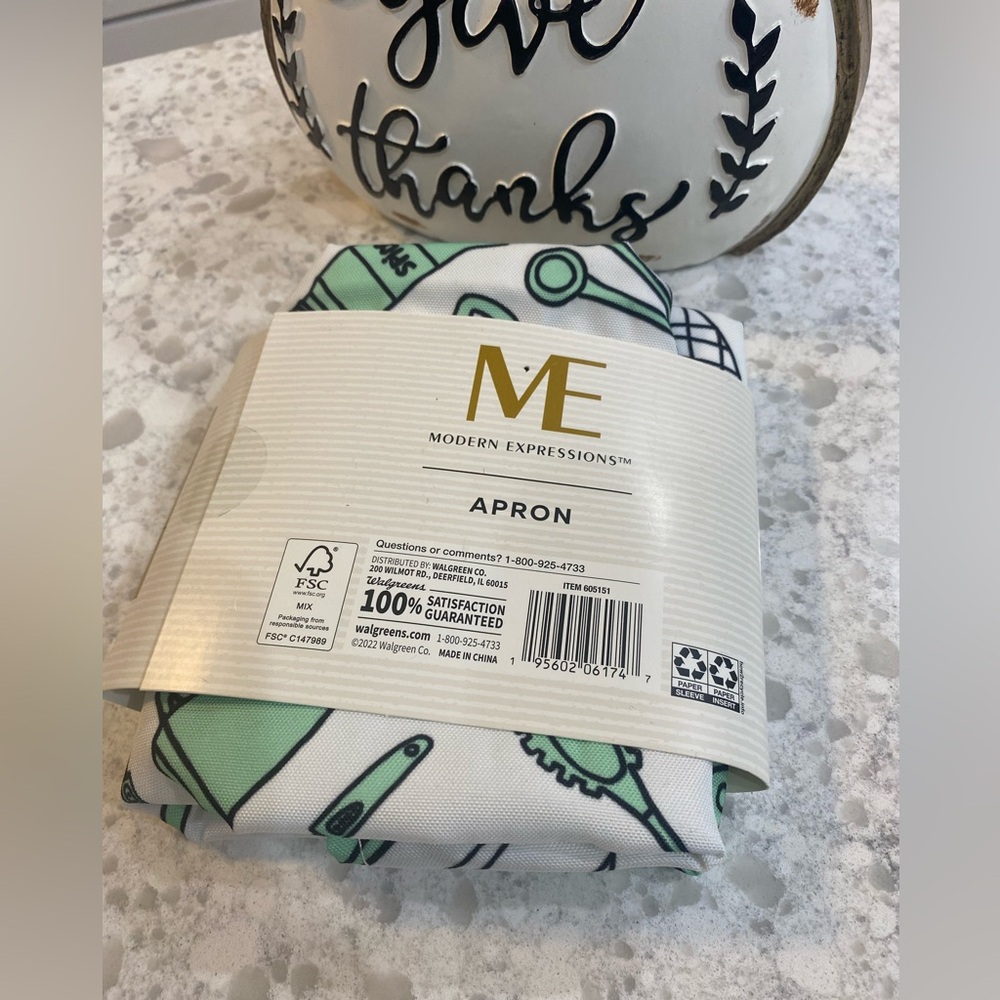 NWT Modern Expressions apron, white with light green/black kitchen tools. - Picture 5 of 7